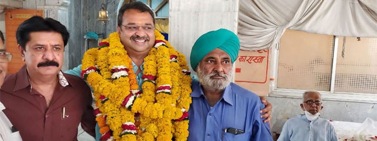 President-being-felicitated